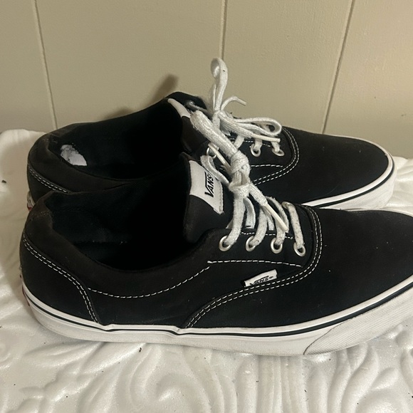 Black Vans black tennis shoes - Picture 7 of 11